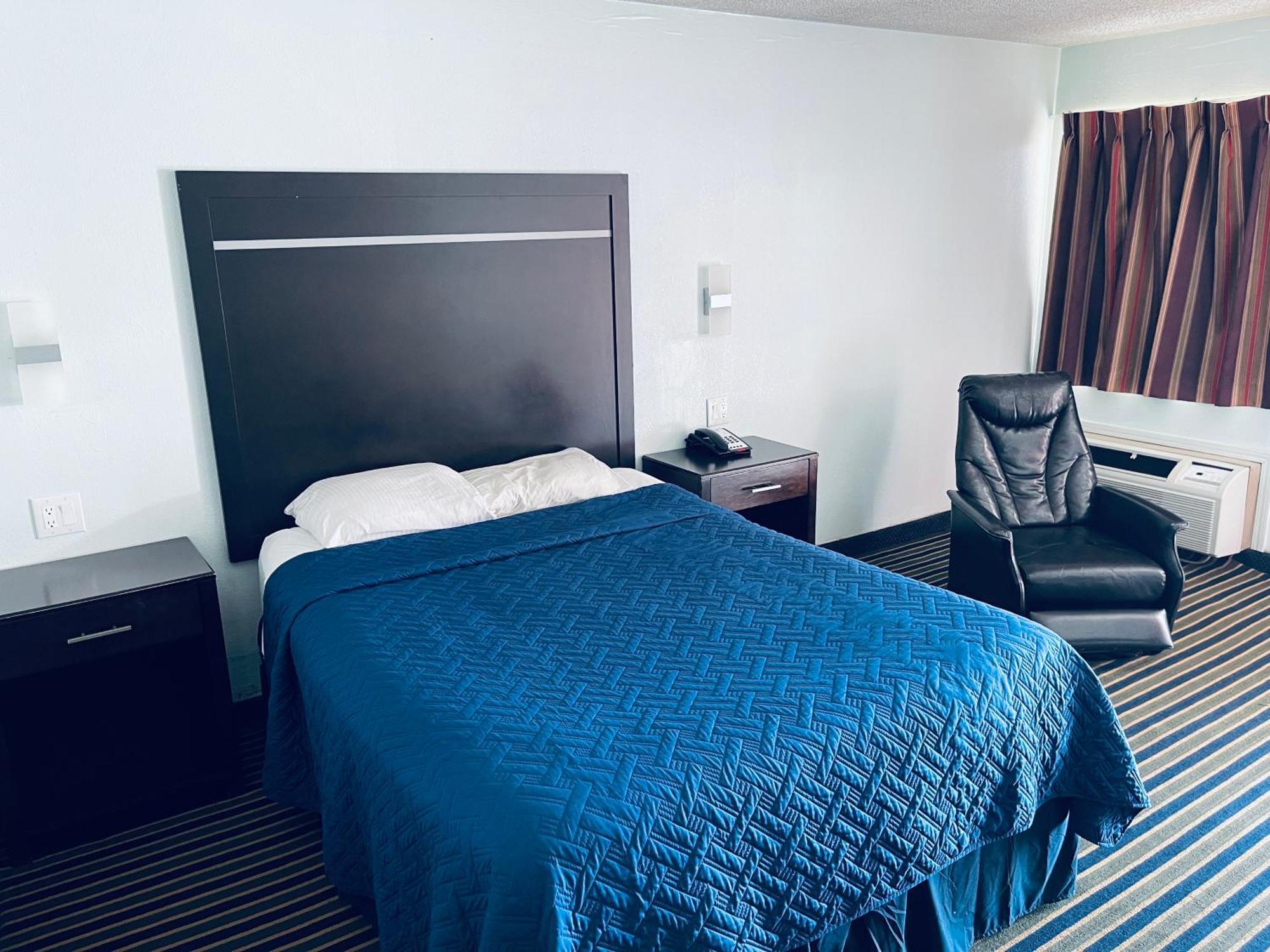 Executive Hotel *